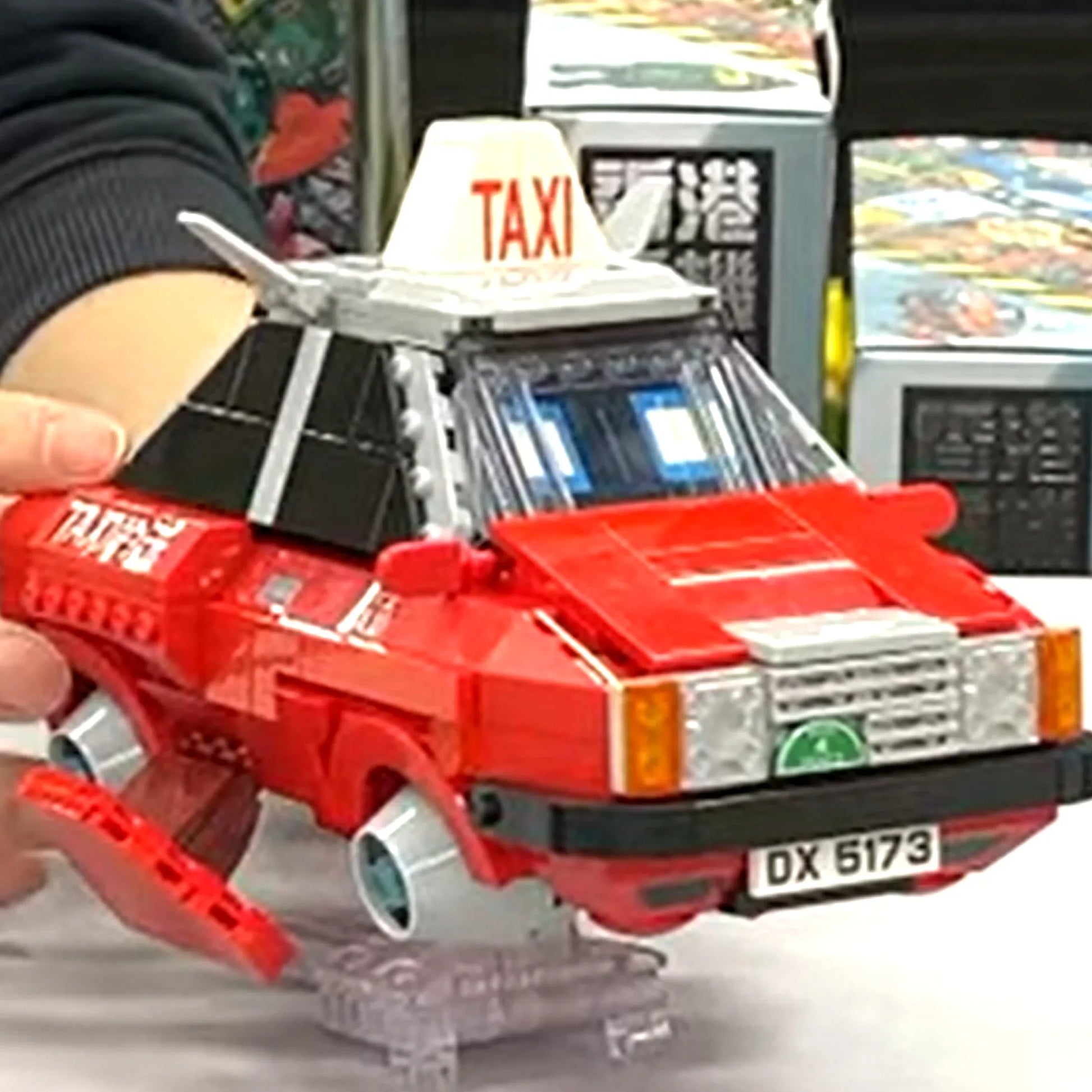 Kalos Hong Kong Machines Robot Red Taxi Building Block Set 586pcs 14+ - Mekamart Australia