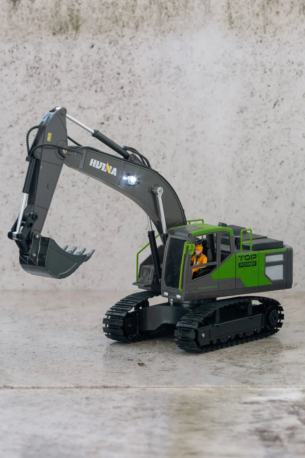 1:18 Scale 13-Channel Alloy Remote Control Excavator Construction Vehicle with Lights, Sound and Steam - Mekamart Australia