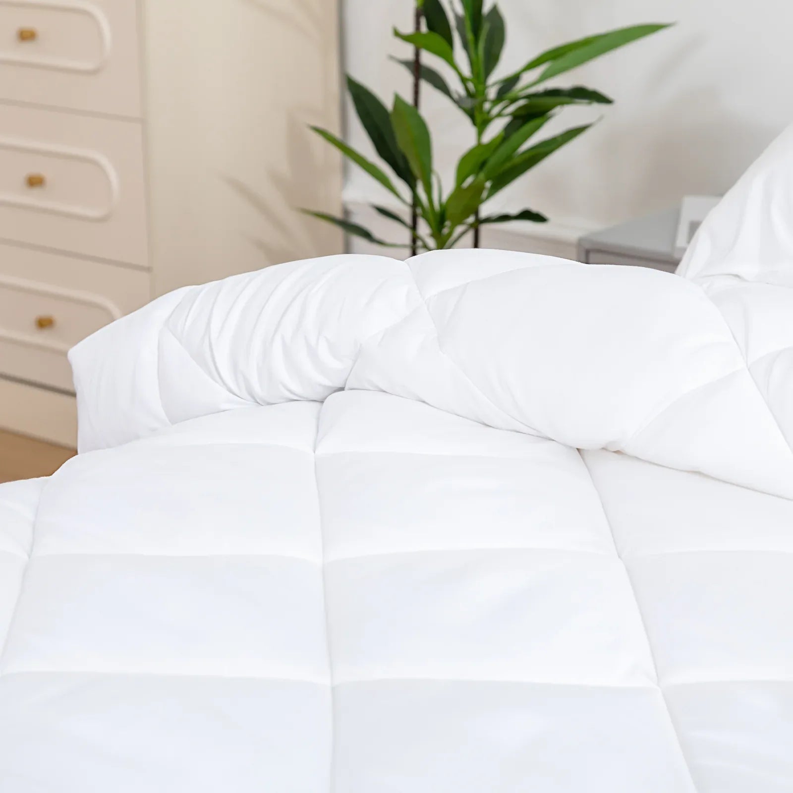 Microfiber/Bamboo Blend, Hypoallergenic & Antibacterial Quilt - King - Mekamart Australia