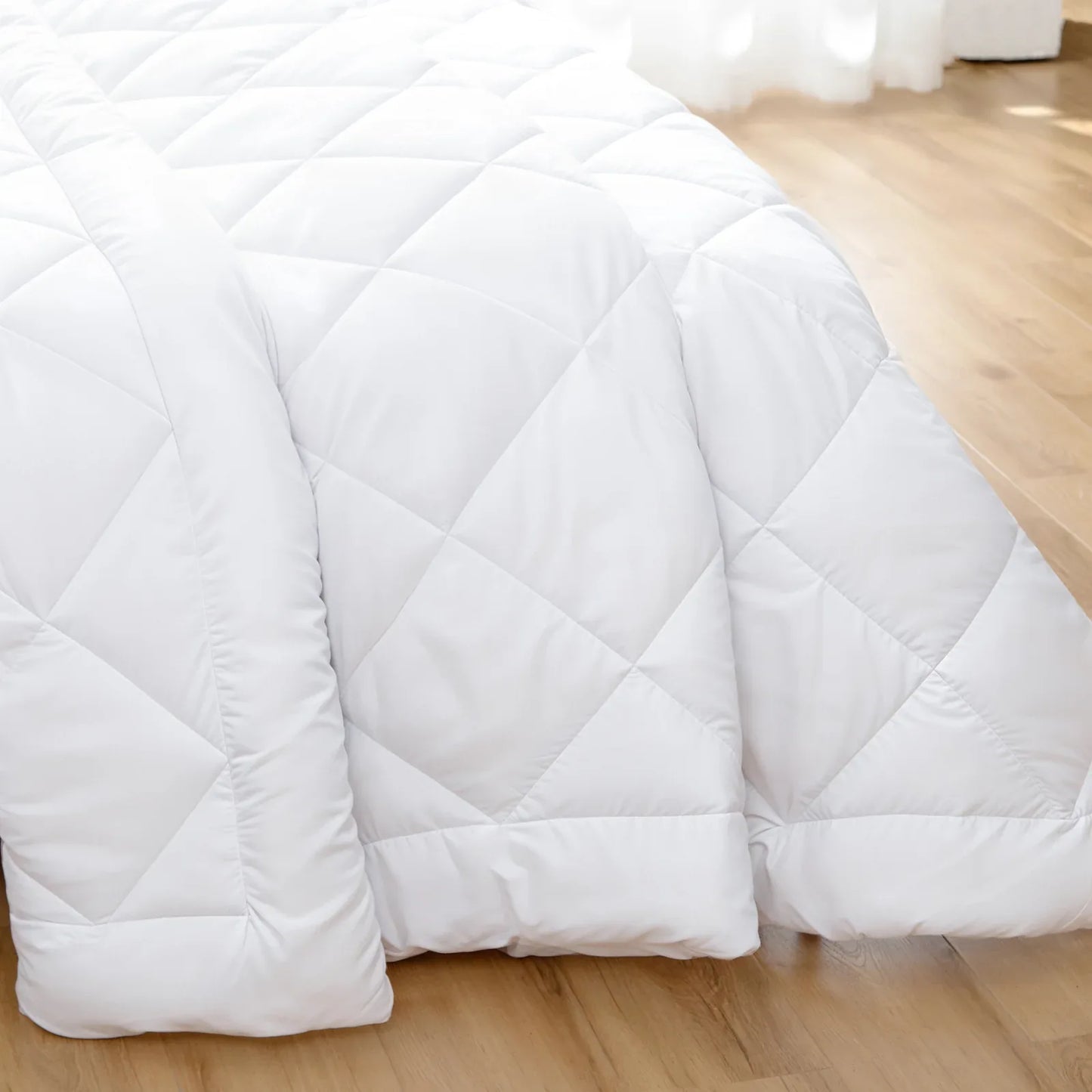 Microfiber/Bamboo Blend, Hypoallergenic & Antibacterial Quilt - Queen - Mekamart Australia