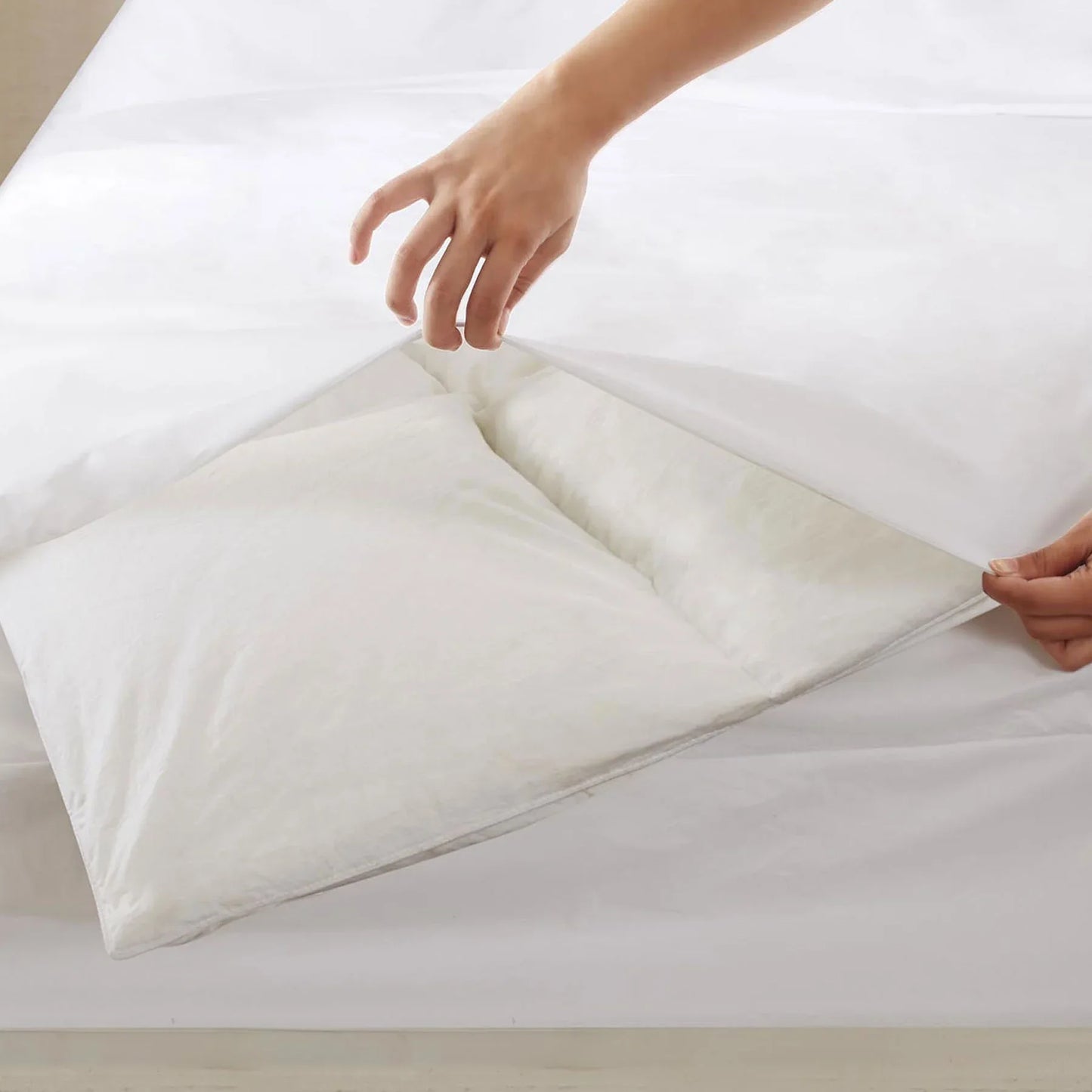 Stain Resistant Quilt Protector QUEEN - Mekamart Australia