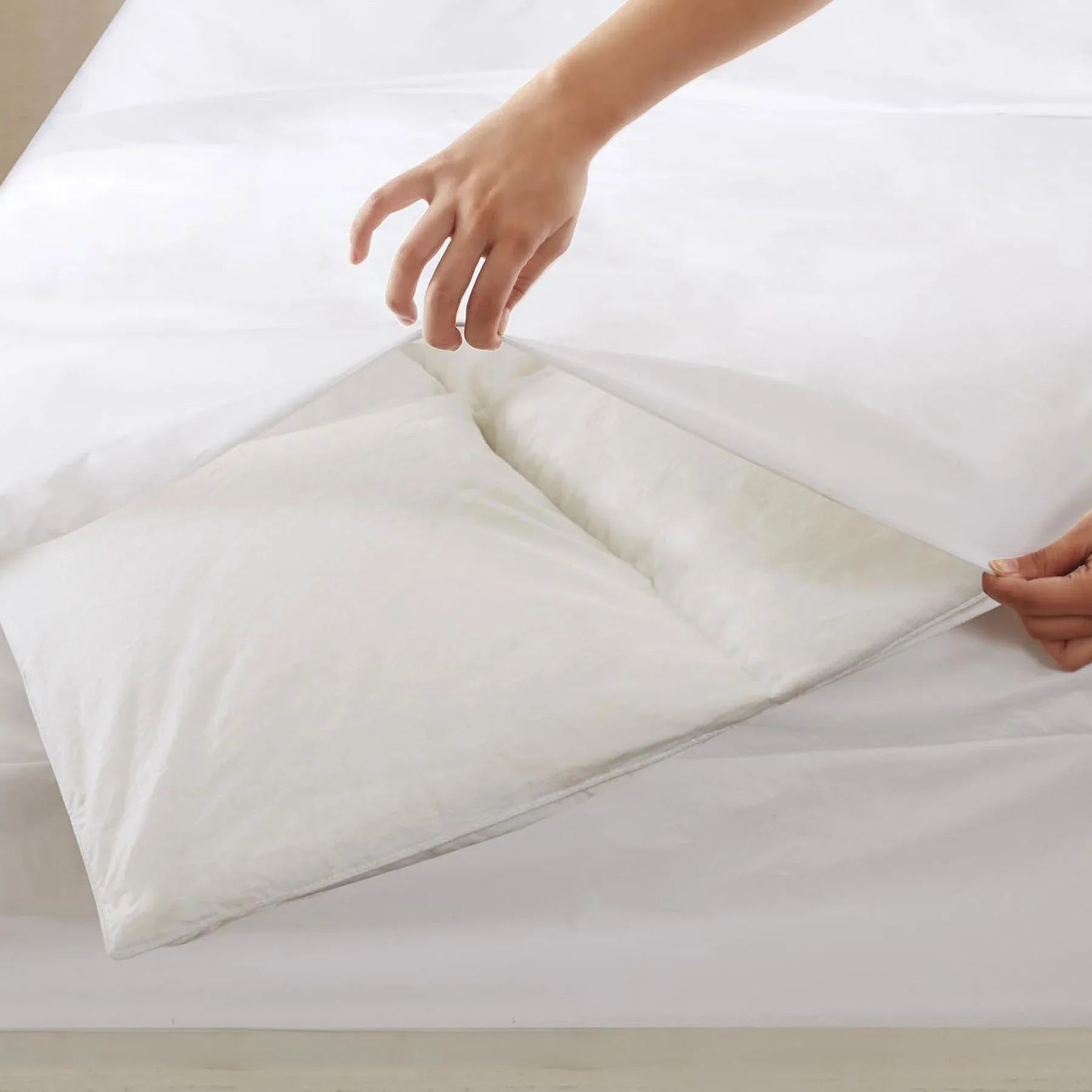 Stain Resistant Quilt Protector QUEEN - Mekamart Australia