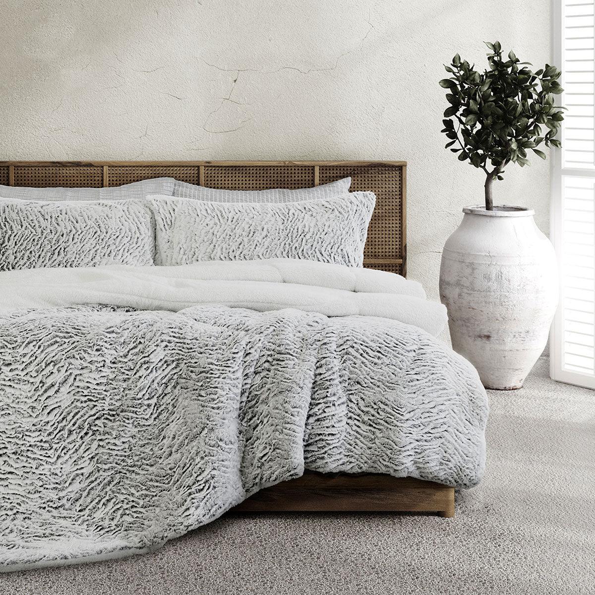 Ardor Faux Fur Silver 3 Piece Comforter Set Single/Double - Mekamart Australia