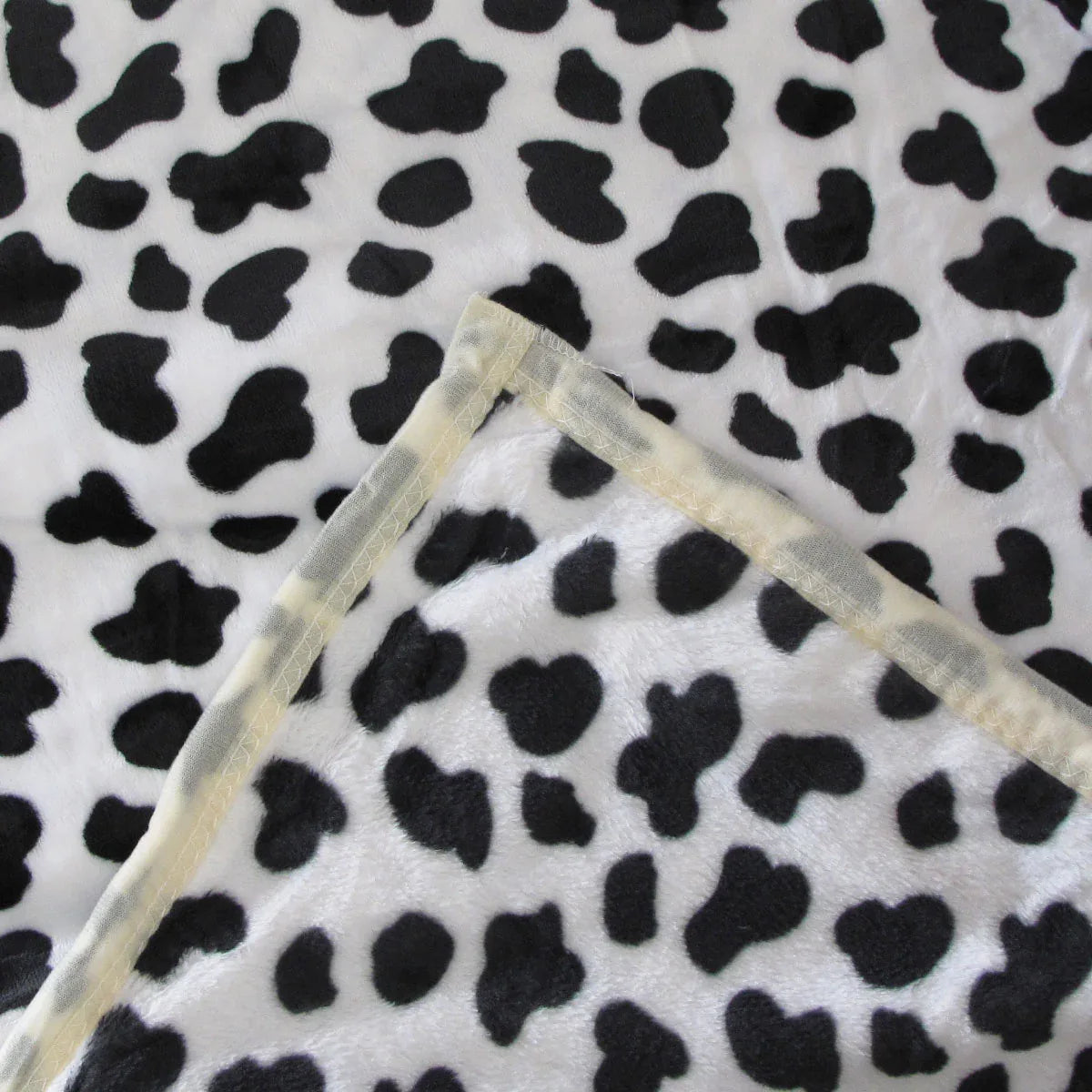 Animal Skin Pattern Soft Flannel Plush Single Size Blanket / Large Throw Rug 150 x 200cm Dalmatian - Mekamart Australia