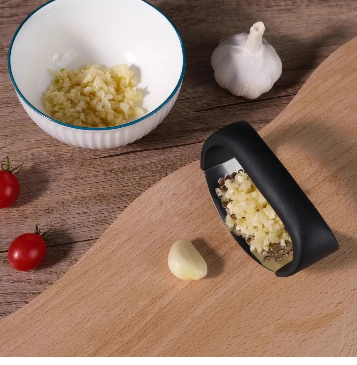 Black Stainless Steel Garlic Press Rocker Ergonomic Garlic Crusher and Ginger Mincer Professional Kitchen Tool - Mekamart Australia