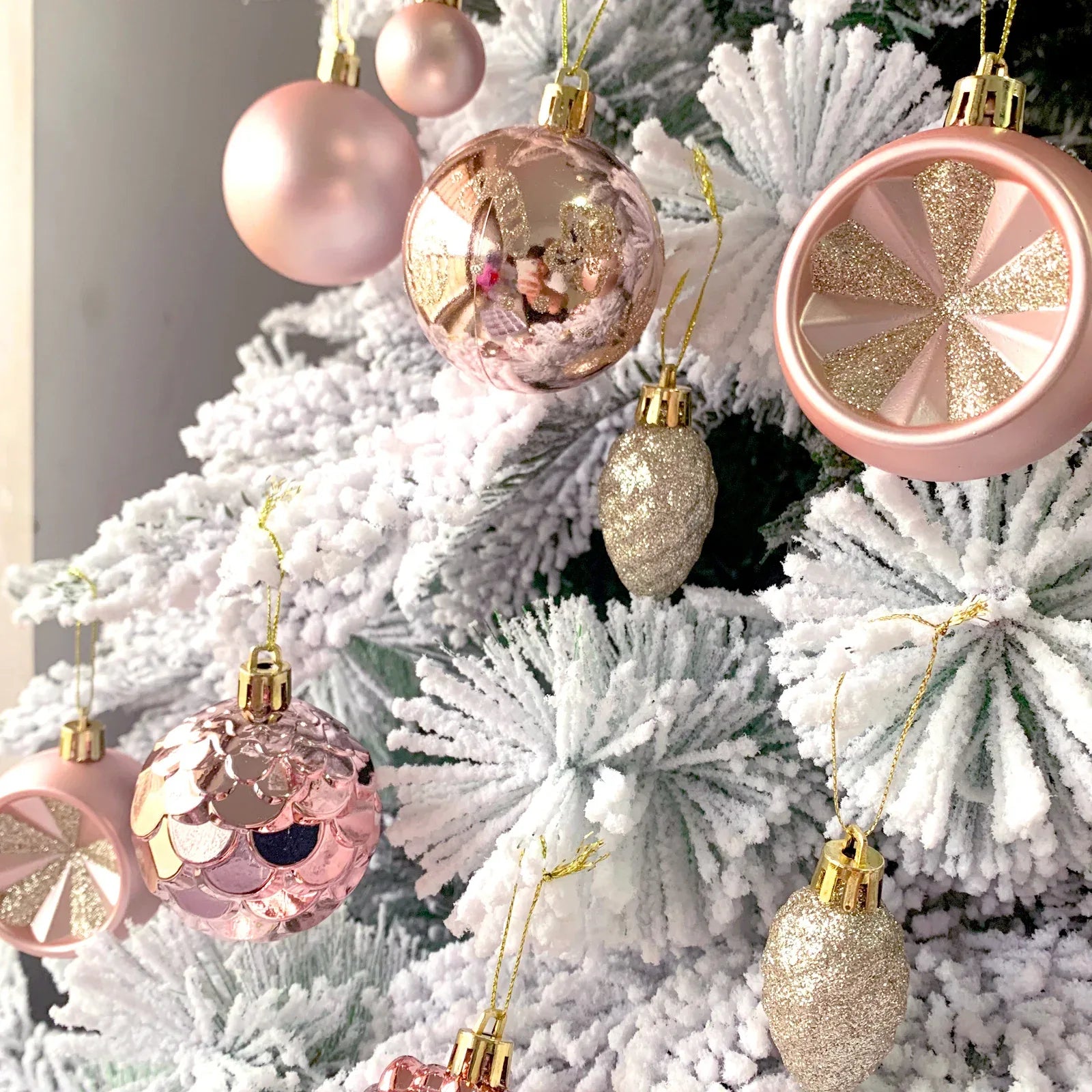 MJXK46-20Y Christmas Decorative Balls Set(24x24x6CM) - Shatterproof Plastic Ornaments with Electroplated & Hand-Painted Finish - Mekamart Australia